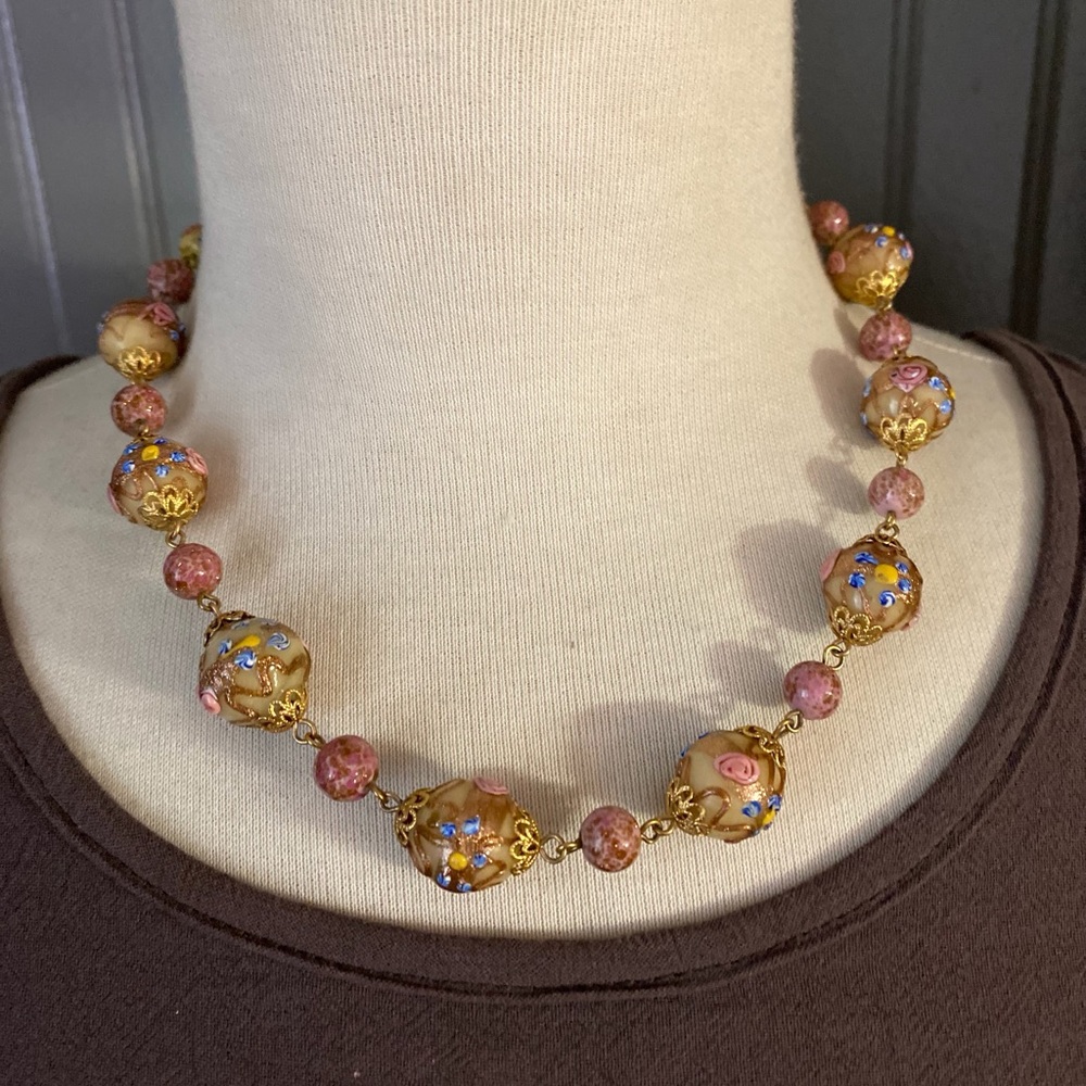 Pink baroque style Venetian glass bead necklace - Picture 2 of 6